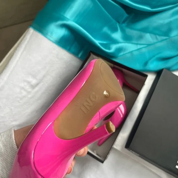 Pink High Heel Pumps - Picture 6 of 8